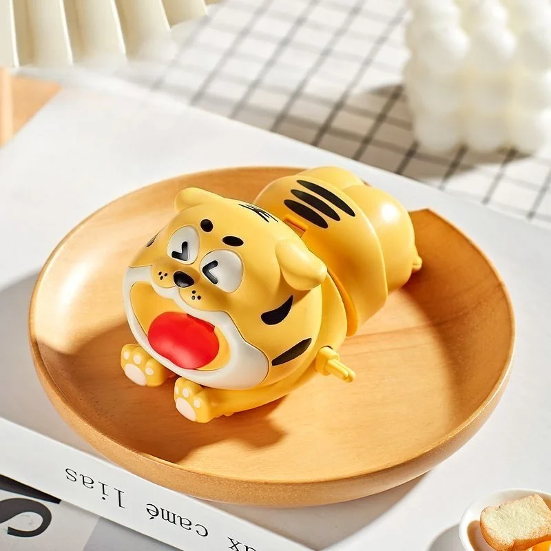 2 Stuks Cartoon Kruipende Tijger Wind-Up Speelgoed Grappig Wiebelend Springen Kids Toya Desktop Fidget Metgezel Collectible Peuter kinderen Speelgoed