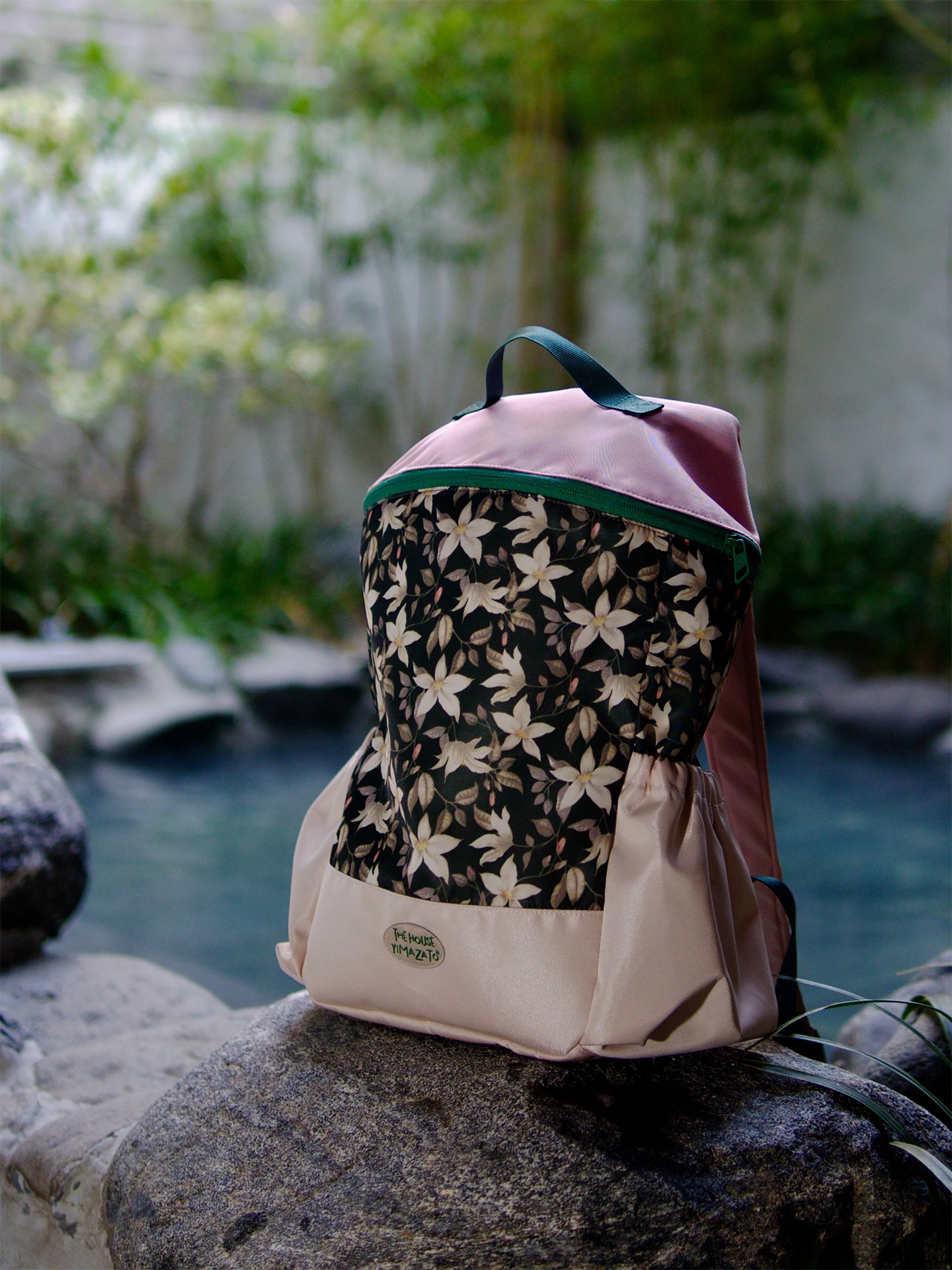 

Large Capacity Outdoor Commuting Backpack Dual Shoulder Bag Original House Design Spring 2026 Color Collision Print Backpack