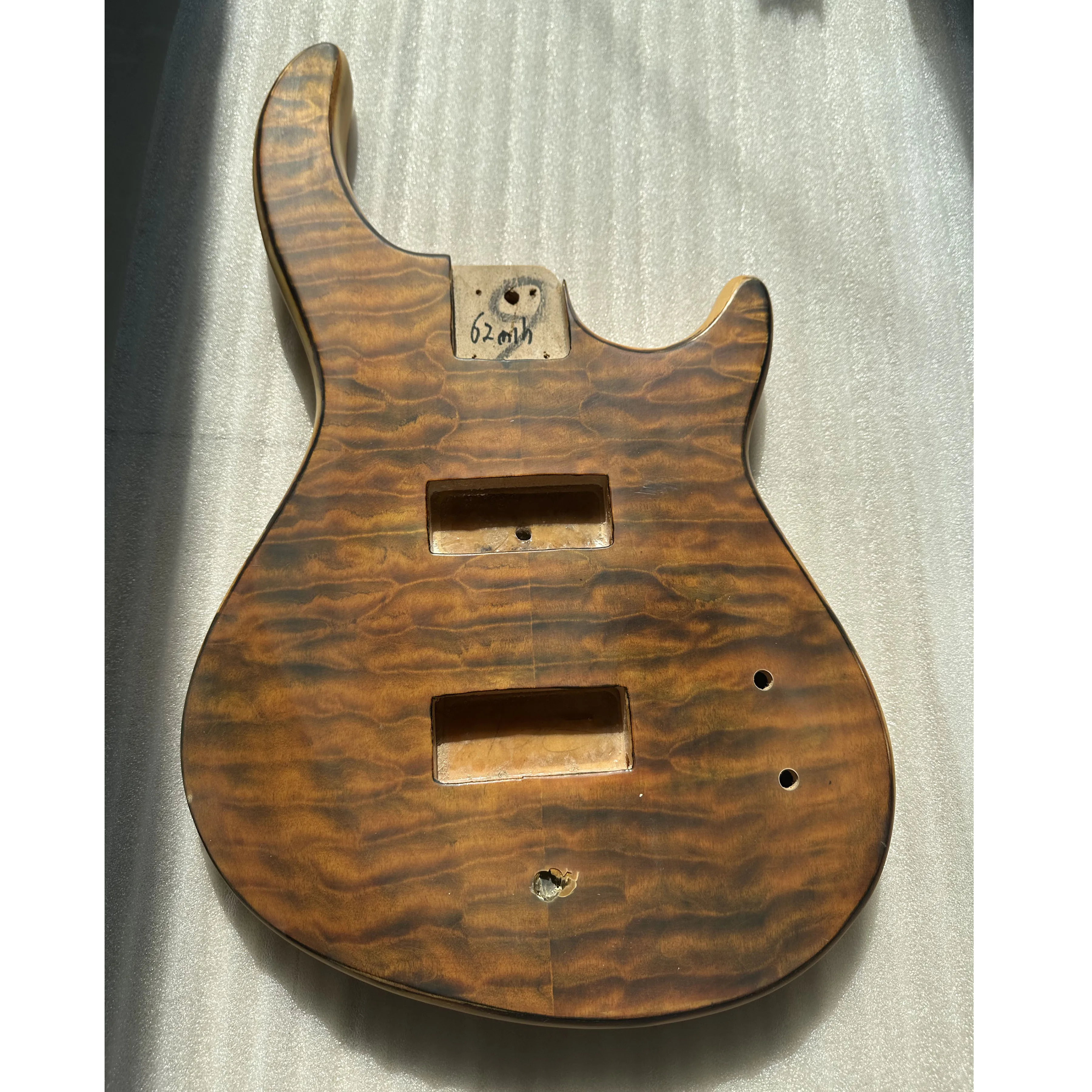 

4-струнный корпус для бас-гитары в стиле бас-гитары, готовый корпус из массива липы, волна, кленовый шпон, комплект для гитары «сделай сам», часть синего цвета