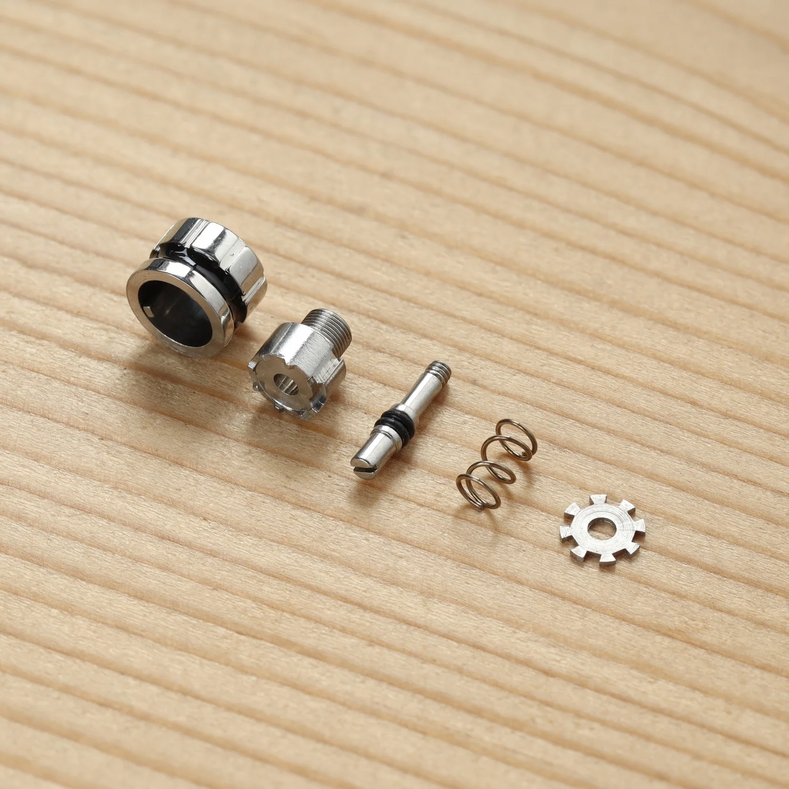 

Кнопка-фиксатор для часов Tudor 20530 Grantour Chrono 42 мм