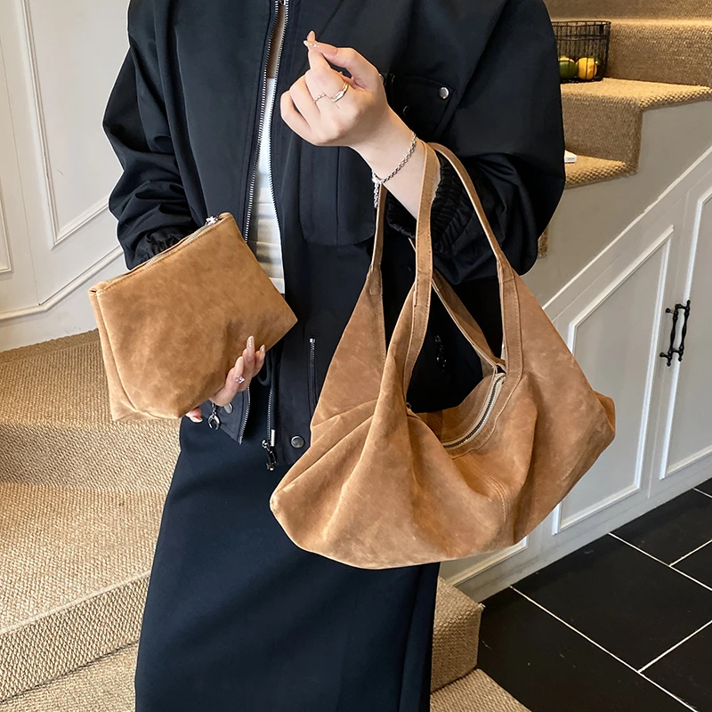 

Advanced Retro Bag for Women's 2025 New Textured Frosted Shoulder Bag with Large Capacity Crossbody Commuting Tote Bag