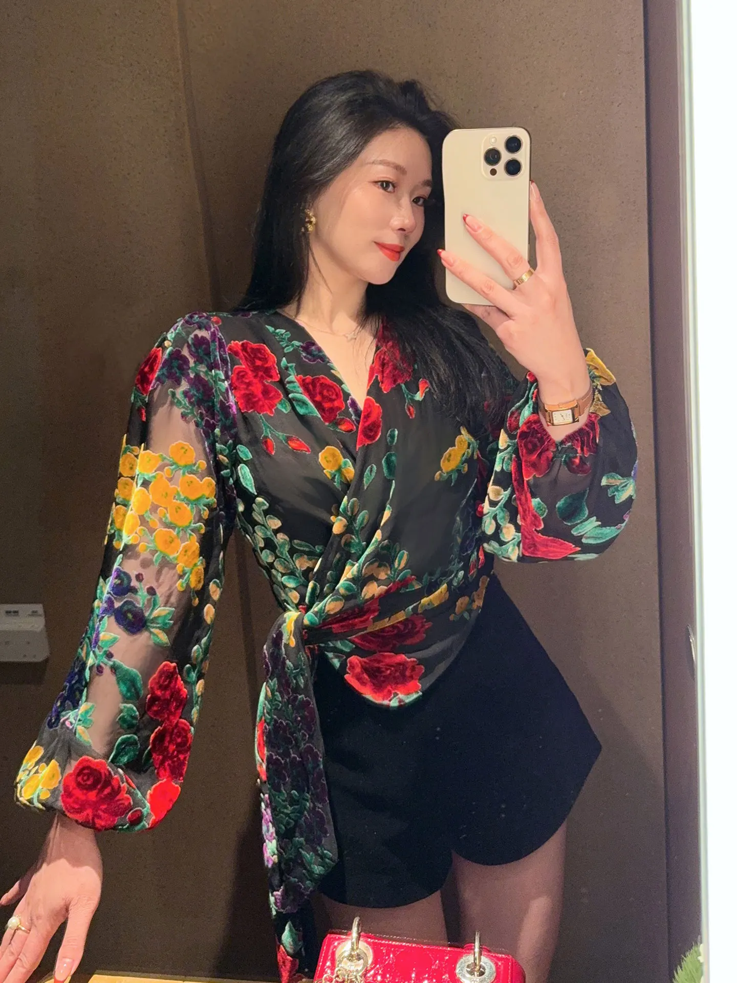 

New Chinese Sle Velvet irt with Belt V-ne Design Women's Autumn Faion Casual Loose Fit Long Sve Rose Print Top