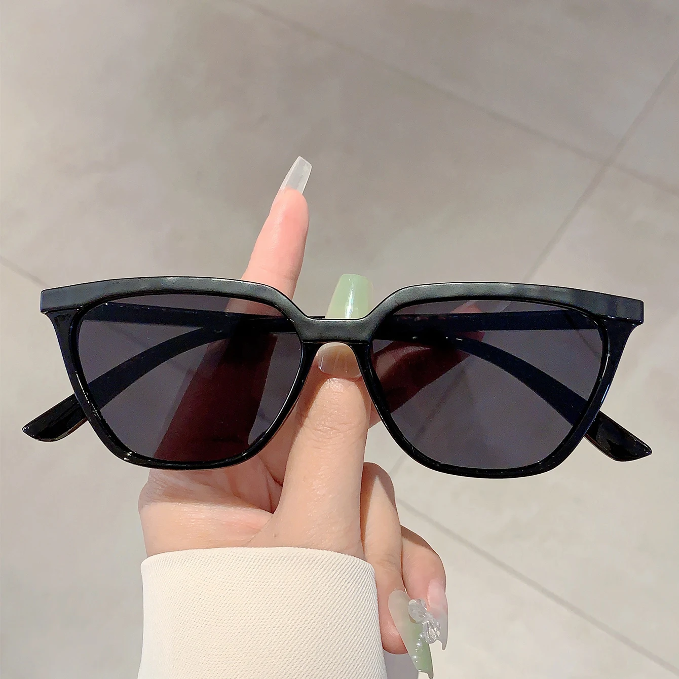 KAMMPT Stylish Cat Eye Shades Fashion Black Oversize Sunglasses Outdoor Decoration Women's Sun Glasses for Driving Travelling