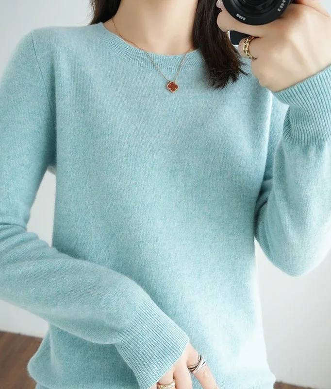 Autumn and winter new cashmere sweater women's knitted round neck pullover casual solid color long sleeved tops fashion Korean