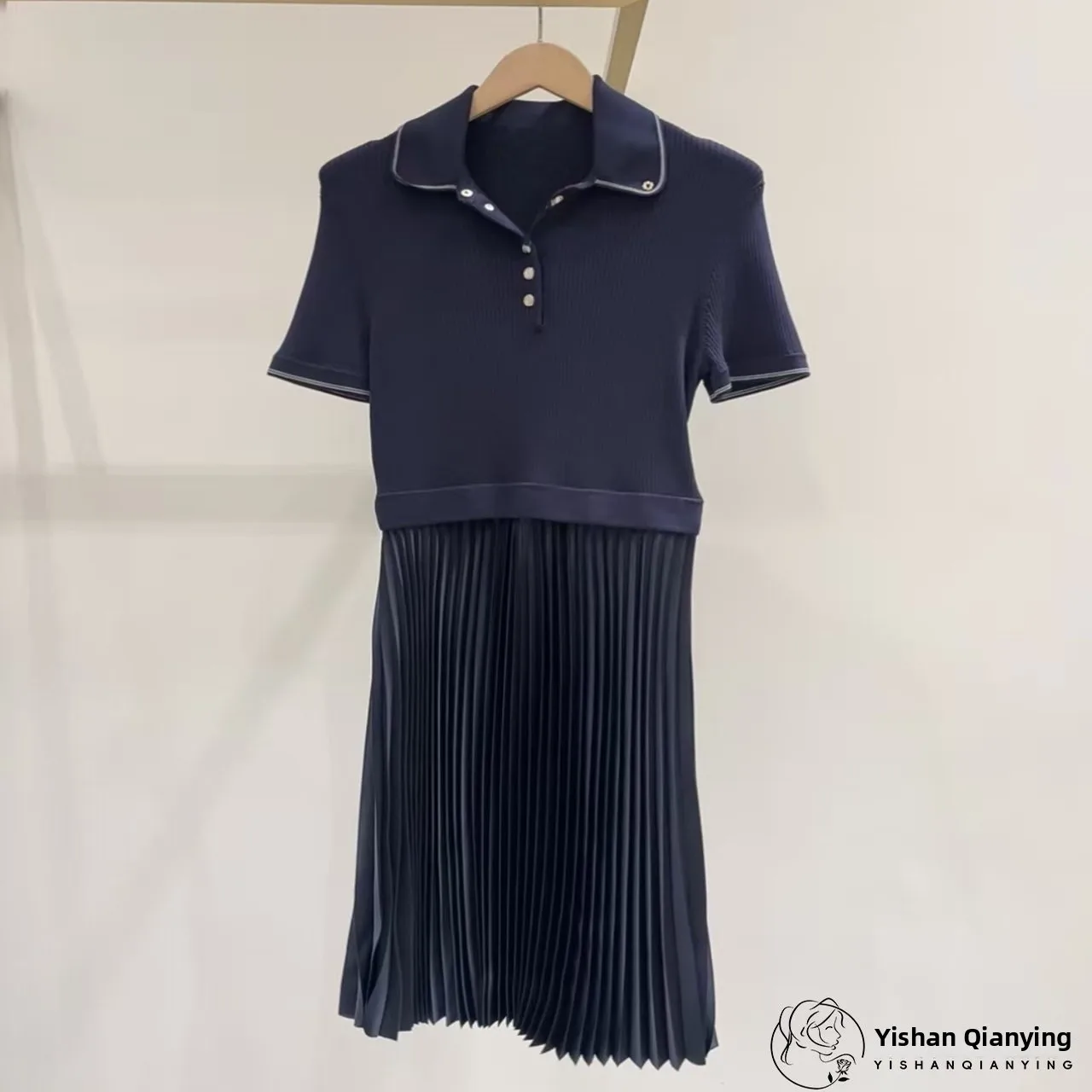 

Вязаный воротник Dr, женский модный ранний осенний новый плиссированный комплект из двух предметов с эффектом Dr Commute Sle