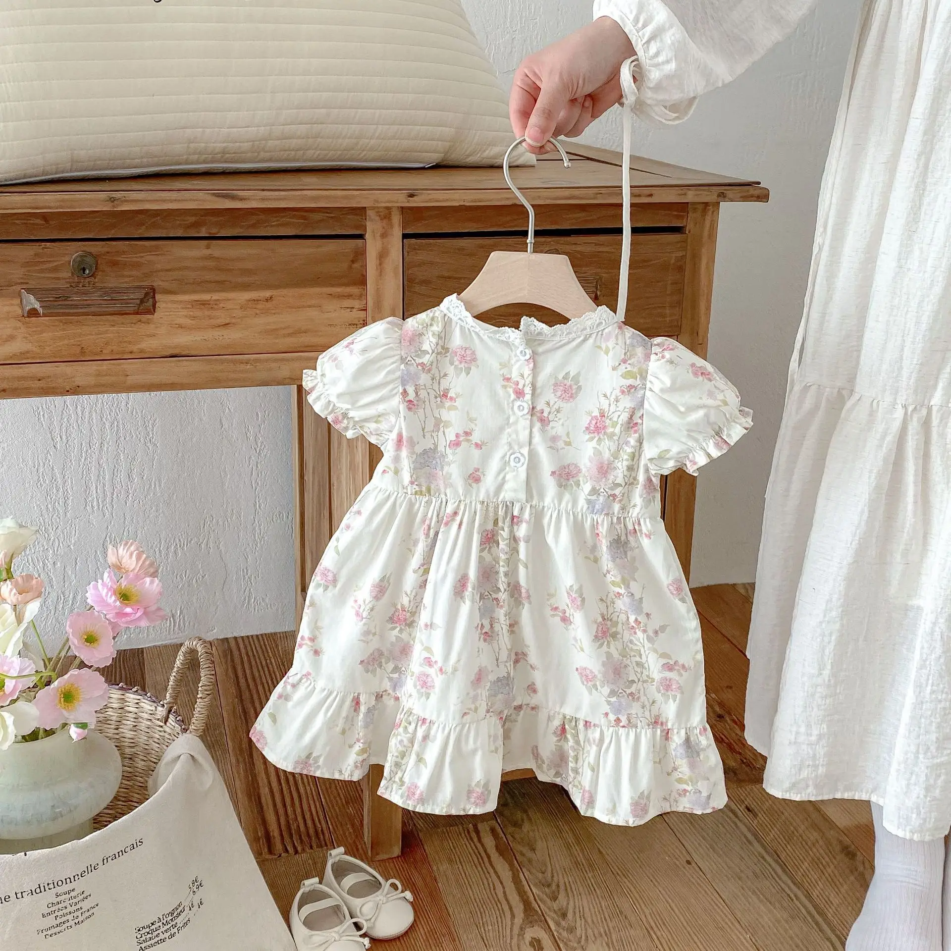 Medium and Small Children's 2025 Summer Sweet Floral Square Collar Lace Short Sleeve Thin Cotton Korean Children's Skirt