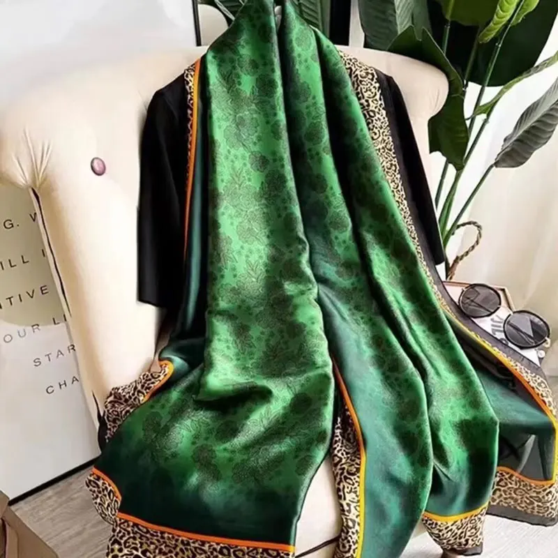 البوهيمي نمط ليوبارد طباعة وشاح حريري شال للنساء رقيقة الساتان الراقية تنوعا مطبوعة الإكسسوارات