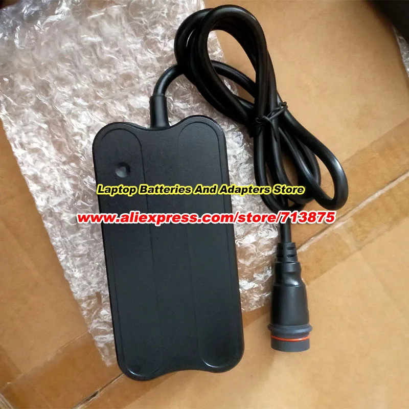 STC-8135LC charger 36V 2A Power Adapter 220-240VAC 90W Power Supply