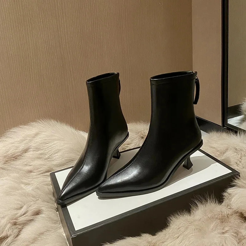 

2026 Модные осенне-зимние женские ботильоны из спилка на высоком тонком каблуке, черные, зеленые, сексуальные женские ботинки с острым носком и молнией сзади