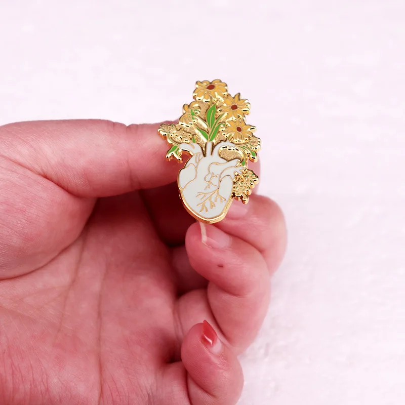 Flower Heart Art Brooch Sunflower White Lotus Pin Creative Enamel Badge Romantic Flower Accessories Valentine's Day Gift view 5