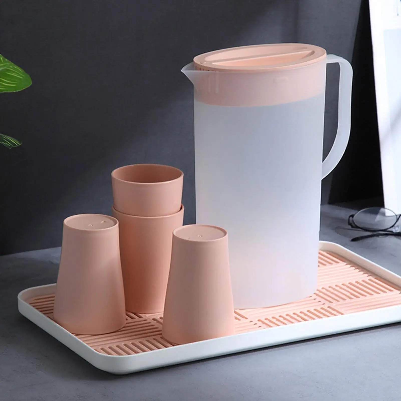 Leak-Proof Cold Drink Pitcher 1.5/2L Beverage Dispenser food-grade large caliber With V-Spout and Lid For Home Parties Picnics