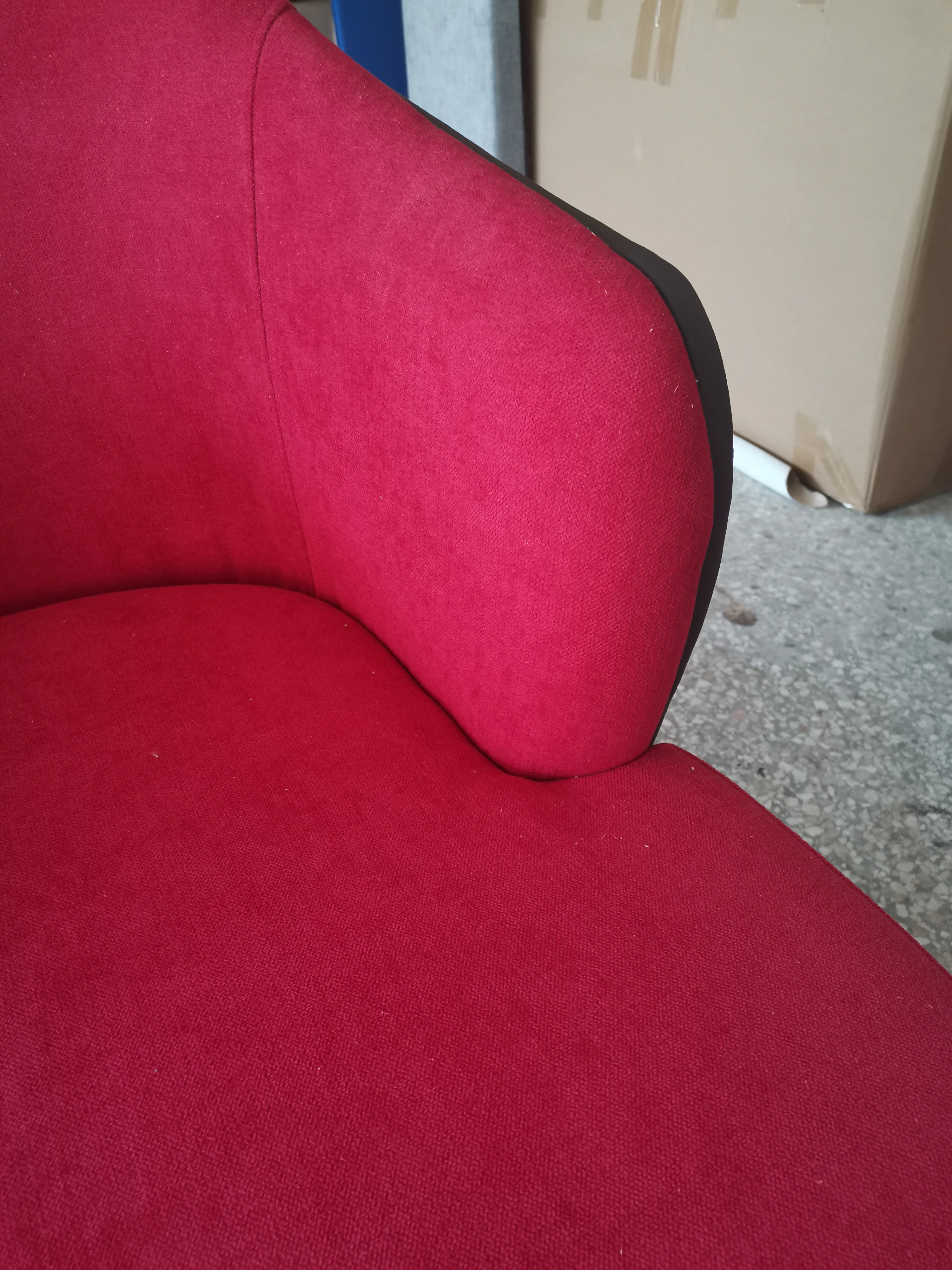 Modern velvet sofa chair, suitable for families, durable and environmentally friendly