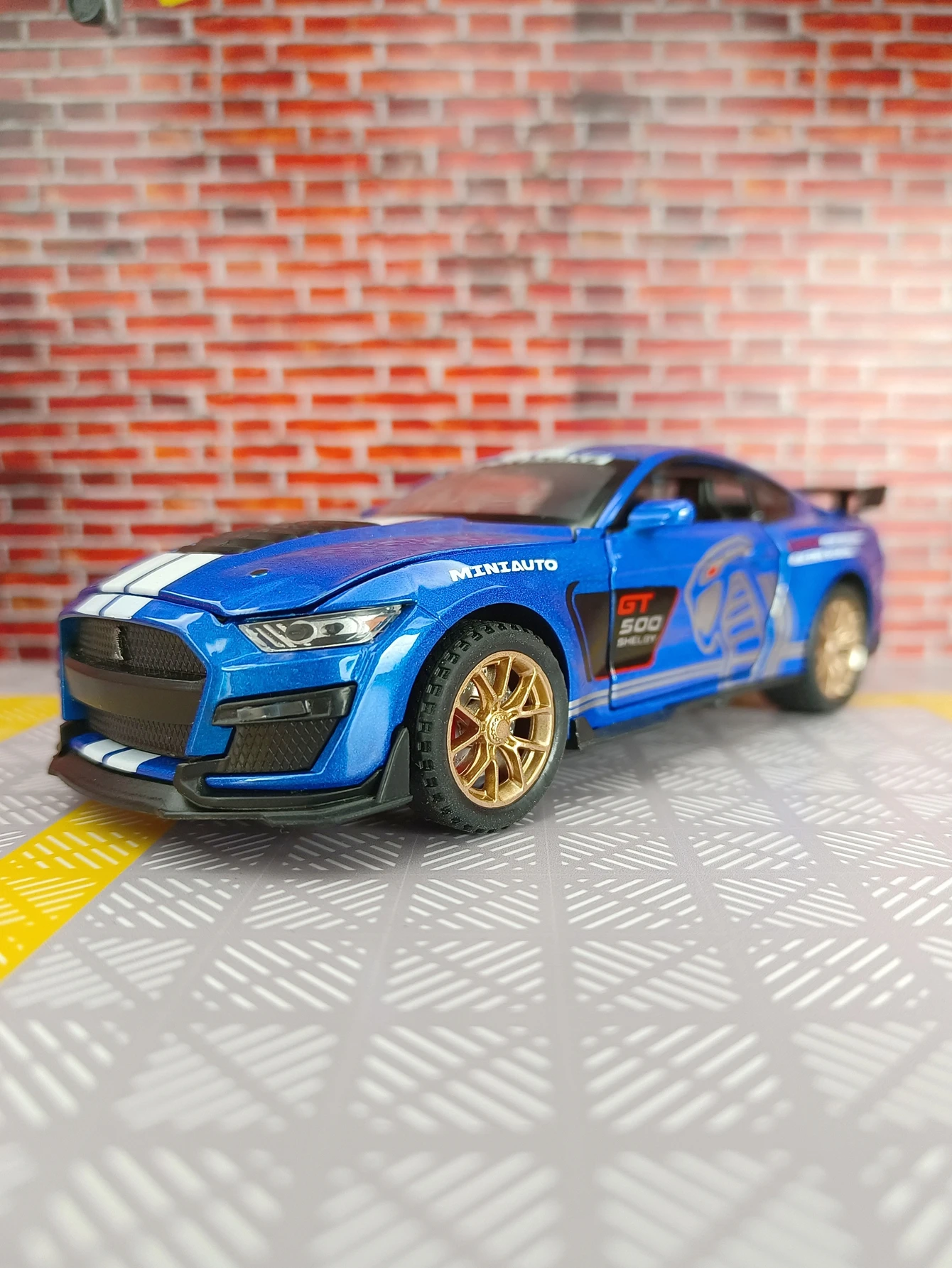 Simulación 1:32, modelo de supercoche de aleación Ford Mustang GT500, puertas y capó de motor, maletero se puede abrir