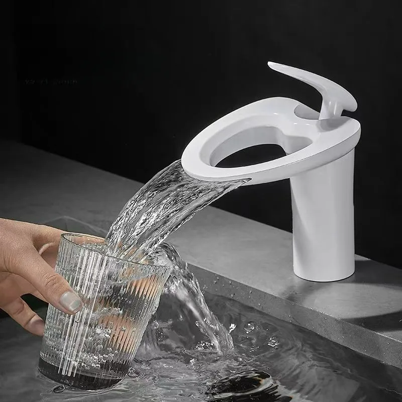 

Современный белый латунный смеситель для ванной комнаты с эффектом водопада, однорычажный, с одним отверстием, для холодной и горячей воды, для раковины