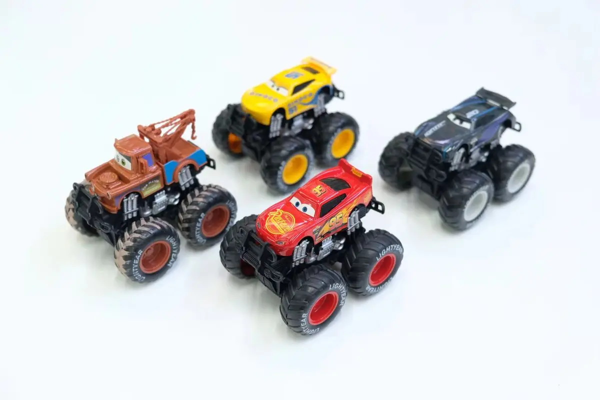 Nuevos coches Pixar 4 unids/set vehículo todoterreno juego de juguetes de retroceso aleación de plástico relámpago Mcqueen modelo coches vehículos de juego regalo para niños