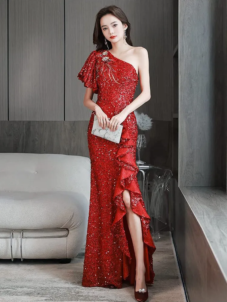 

One-shoulder red sequined light luxury niche haute couture toasting heavy industry hosting dress