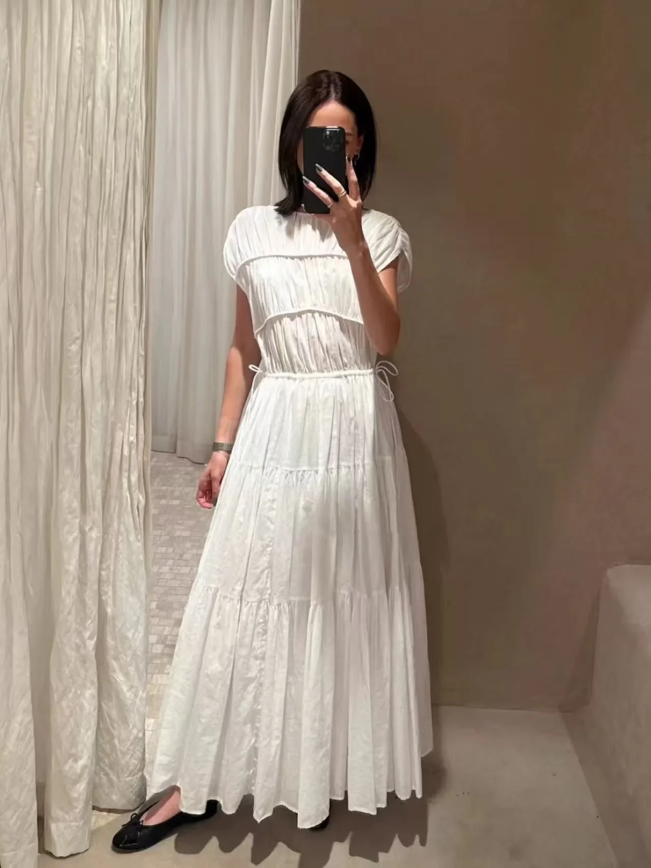 

Women Pleated White Long Dress Round Neck Sleeveless Elastic Waist Casual Ladies Robe
