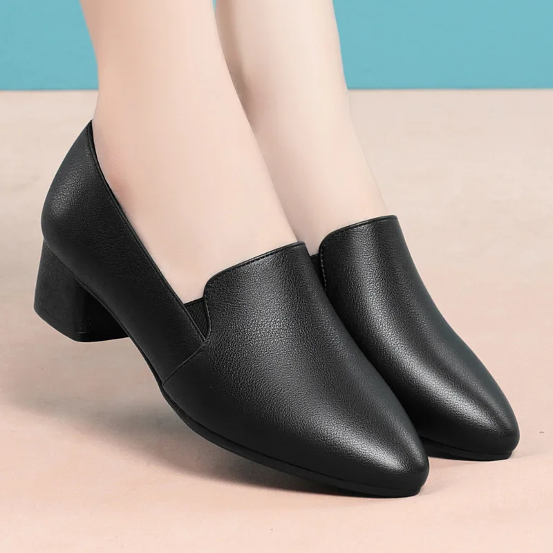 Винтажные универсальные дышащие удобные неглубокие черные туфли, осень 202, лоферы из мягкой кожи на блочном каблуке для офиса, мамы и работы