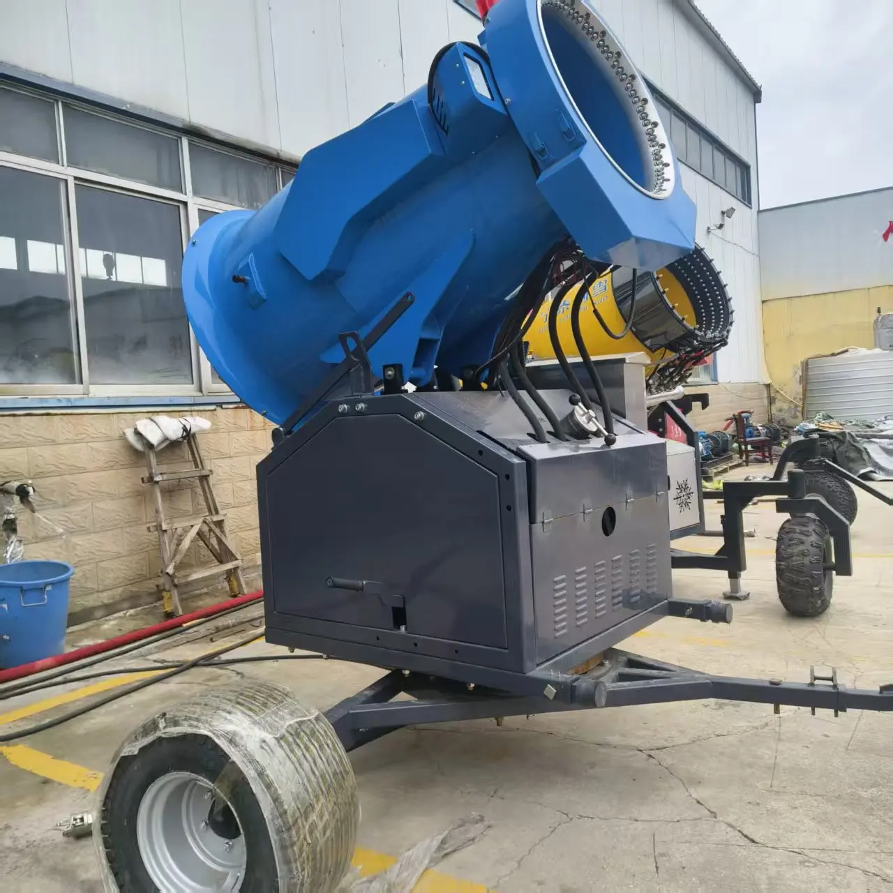 Operational Flexibility High Capacity Artificial Snowcannon Winter Skiing Ski Resort Snow Making Machine Shed