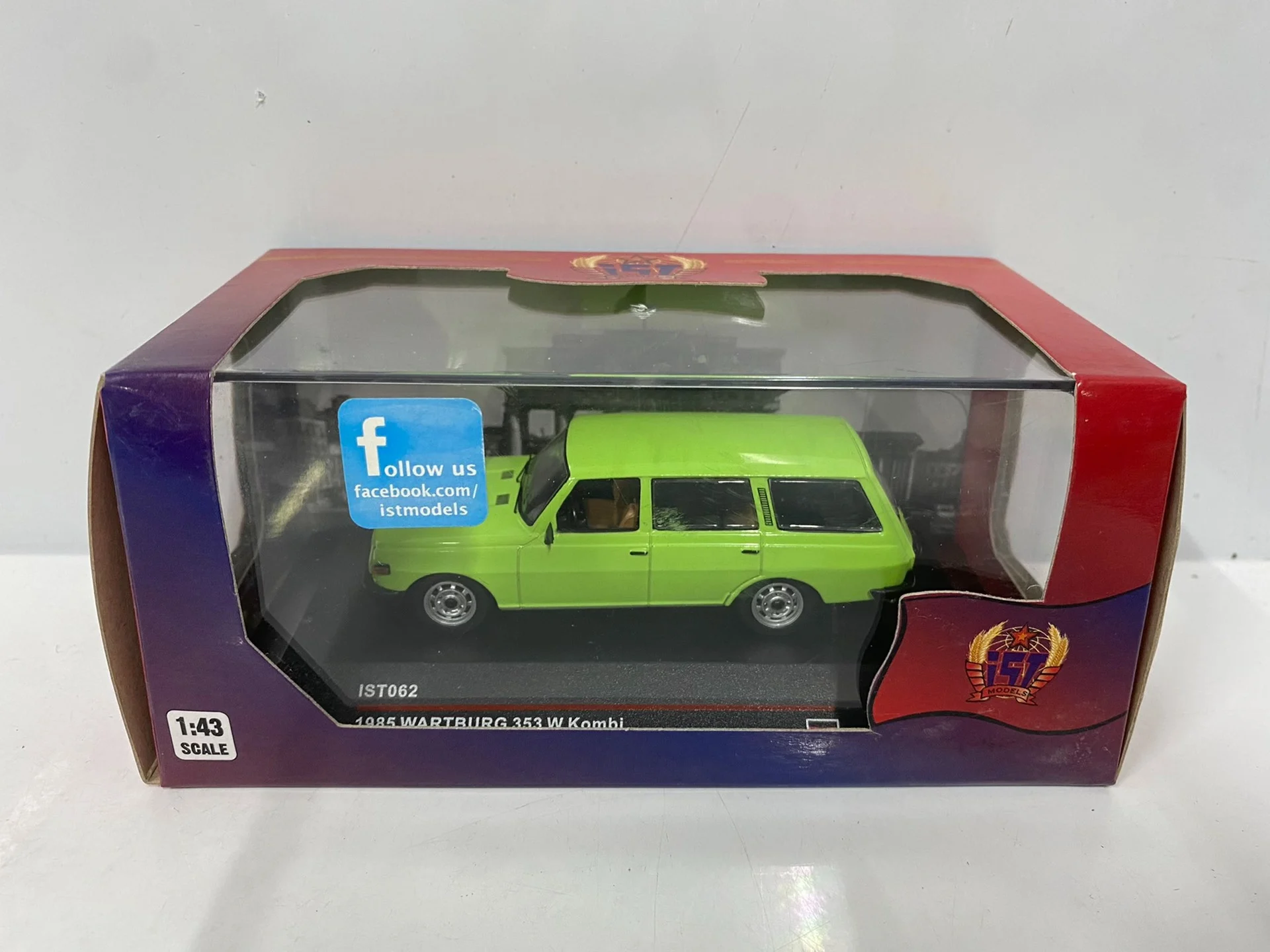 

Box Damage Diecast IST масштаб 1/43 1985 Wartburg 353 Вт Kombi East немецкий сплав модель автомобиля Коллекционная игрушка в подарок сувенирный дисплей