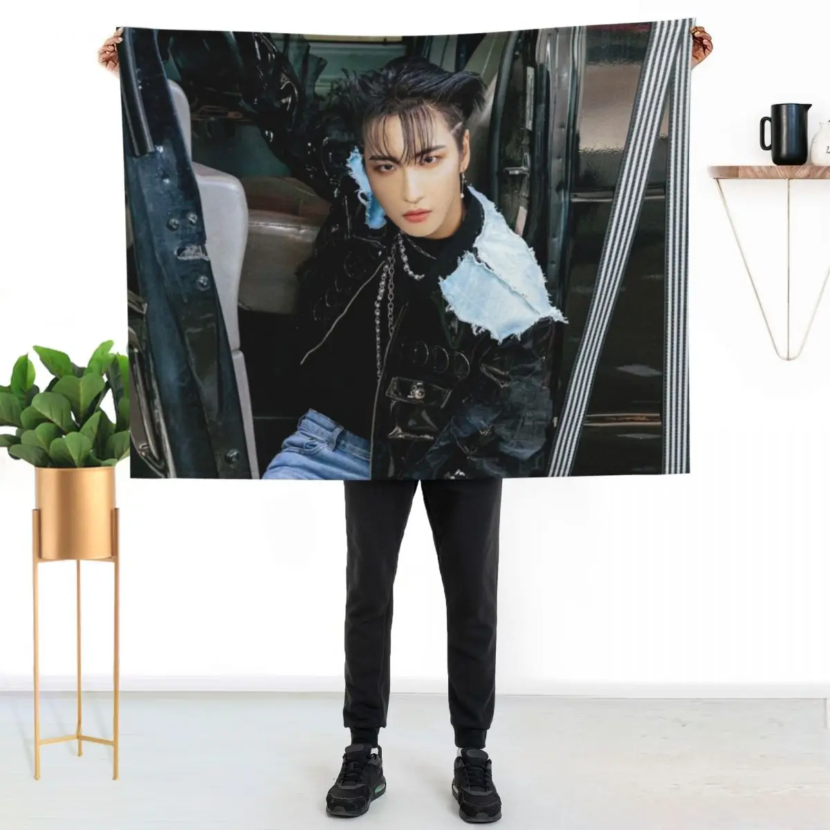 

ATEEZ SEONGHWA THE WORLD EP.1 : MOVEMENT GUERRILLA Throw Blanket Ultra Plush Cozy Blanket for Napping Sleeping