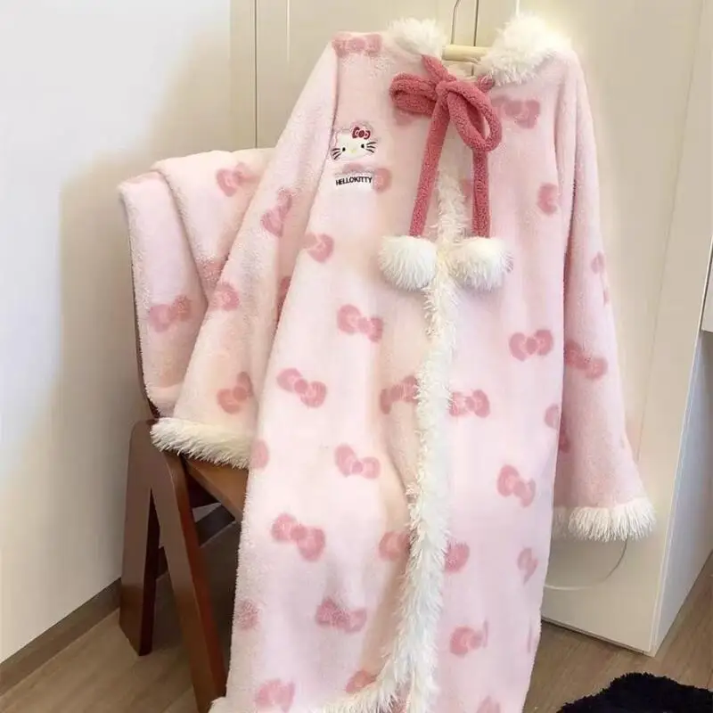 

Ночная рубашка Sanrio Atmosphere Hello Kitty, новый стиль, накидка с капюшоном, зимняя плюс бархатная утолщенная коралловая бархатная рубашка, которую можно носить на улице, хит продаж