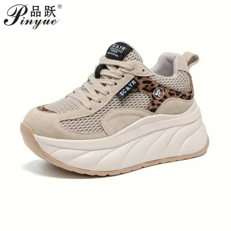 

Женские летние высокие сандалии из микрофибры с воздушной сеткой 7 см, женские модные удобные кроссовки на танкетке на платформе, массивные полые туфли 35-40