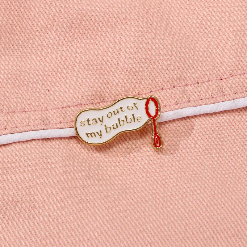 الجدة البقاء خارج بلدي فقاعة المينا دبابيس رسالة دبابيس ذهبية حقيبة الظهر الملابس شارة #1