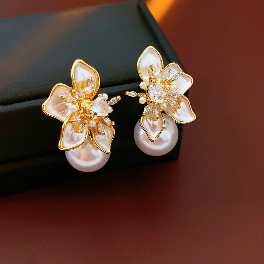 

Niche-Designed Light Luxury Earrings - Women's Flower Imitation Pearl Fashionable Versatile Jewelry