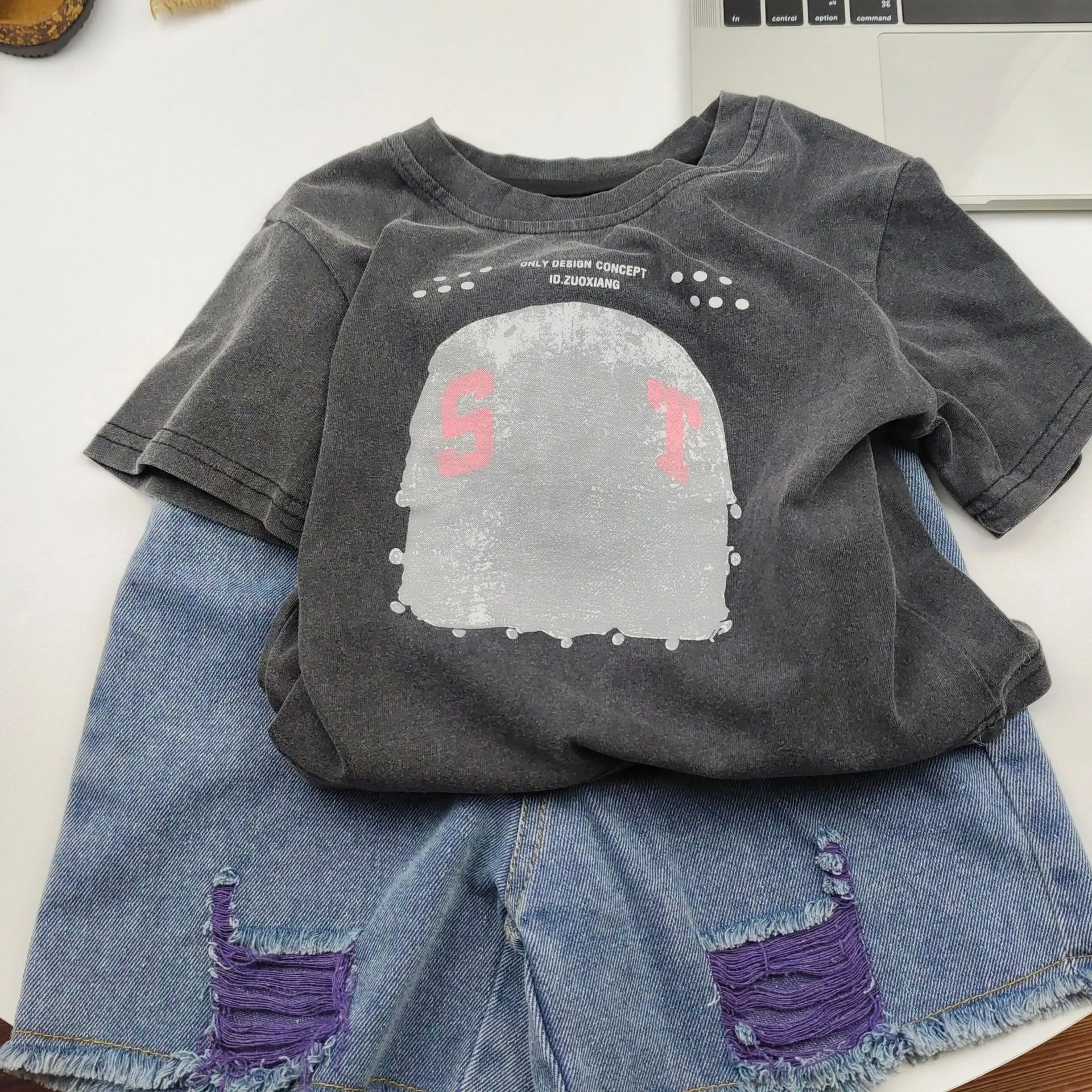 Two Piece Set of Cool Printed Short Sleeved Round Neck T-shirt and blue denim shorts for boys Fashion children Suit 2-10 Years