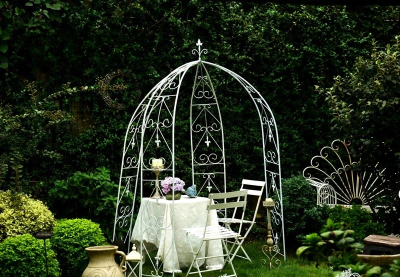 New European iron rattan moon trellis bow rose stand European arch 200 yuan is the price of 2 pieces
