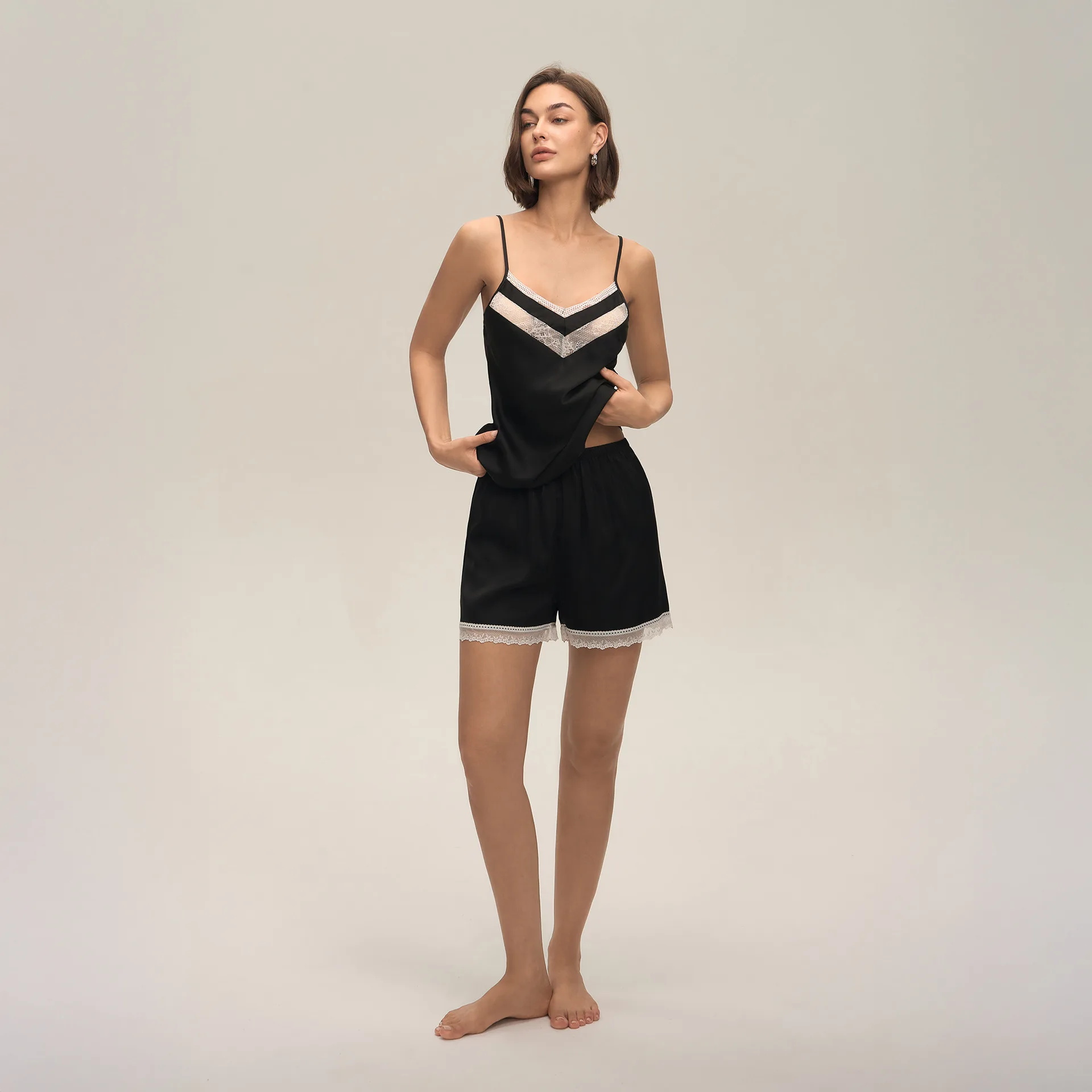 

Сексуальный лоскутный кружевной пижамный комплект, летняя шелковистая атласная одежда для сна Femael, топ на бретелях, шорты, домашняя одежда, свободная одежда для дома