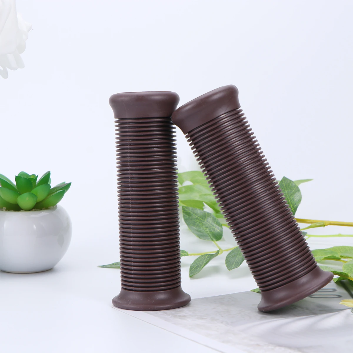 

1 Pair Vintage Handlebar Grips Rubber Non-Slip Classic Thread Design Ergonomic Bike Handlebar Covers Cycling Grips For 25/28Mm