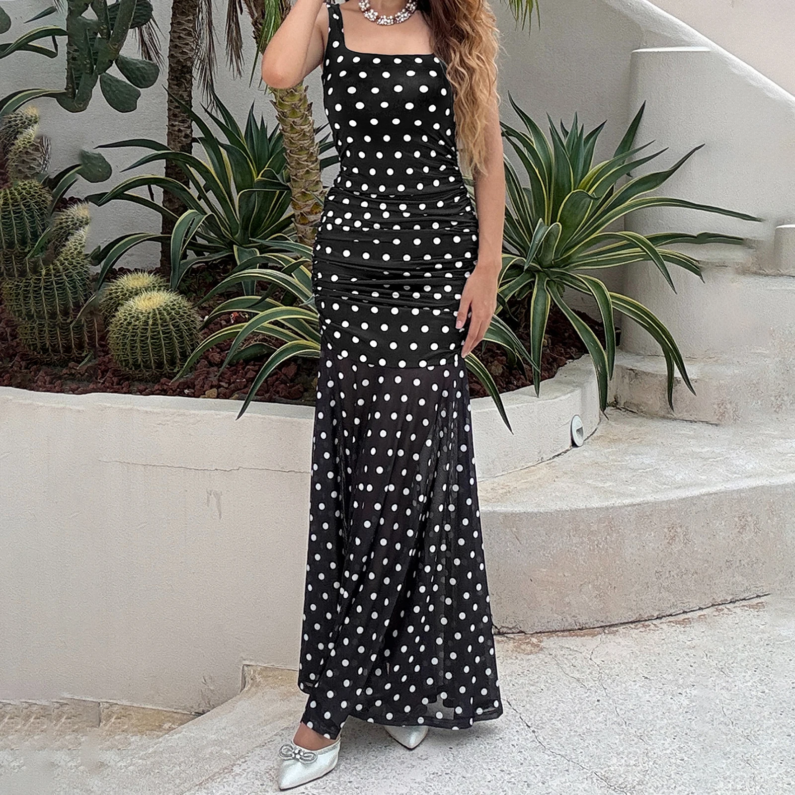 女性のドットロングタンクドレス夏ファッショナブルなノースリーブスクエアネックボディコンフリルドレス Sukienka Luksusowa