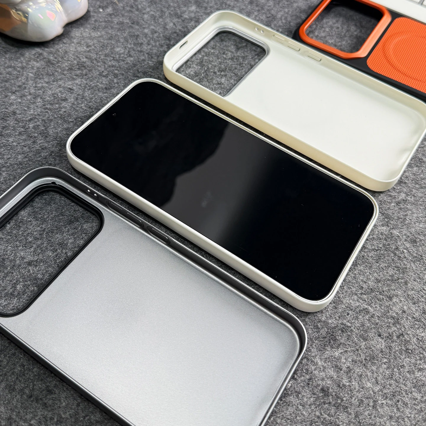 Luksusowe etui biznesowe z trójkątną teksturą, wykonane ze skóry PU i twardego PC, do Xiaomi POCO F8 Ultra Mi 17 Pro Max, z magnetycznym bezprzewodowym ładowaniem. — zdjęcie produktu 6