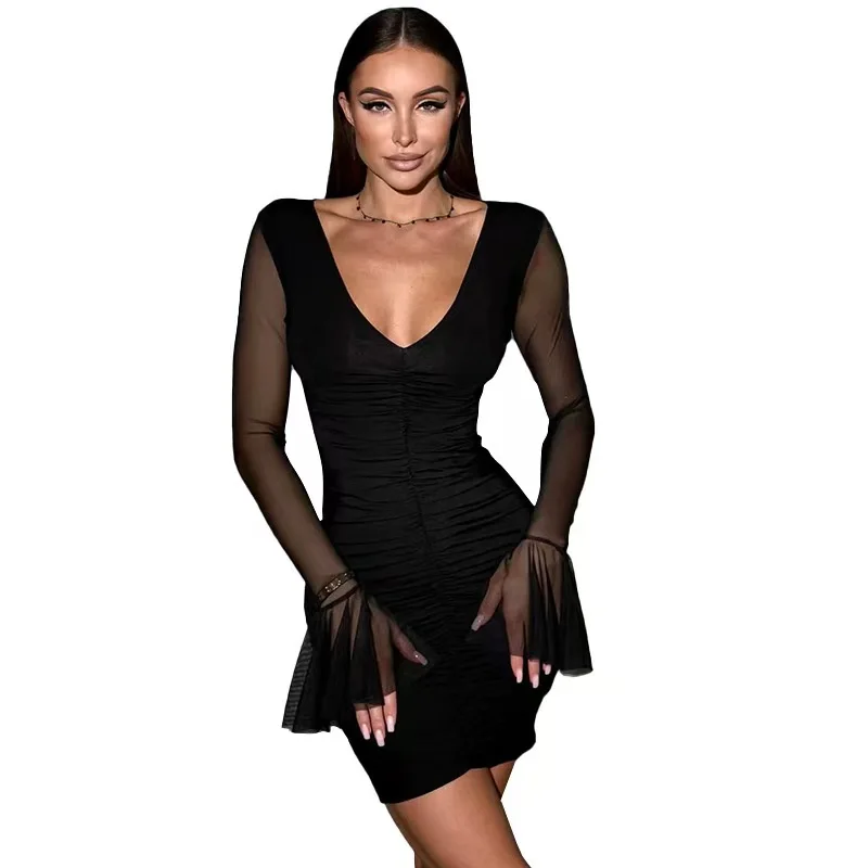 فستان ضيق بفتحة رقبة عميقة على شكل V مع تطريز شبكي وطيات، خصر مرتفع، أكمام طويلة، تنورة قصيرة، قطعة واحدة، أزياء صيفية عصرية