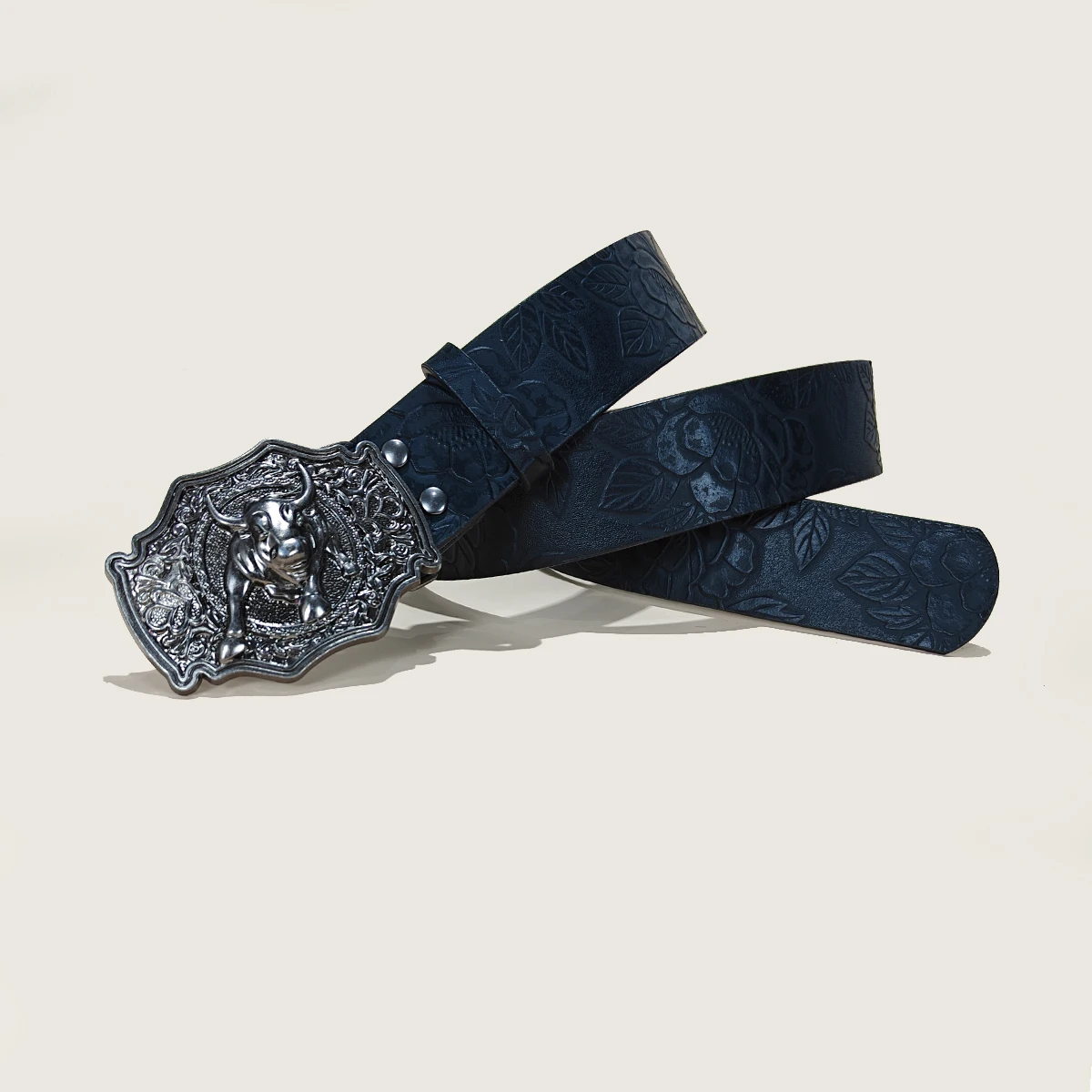 Western Cowboy Belt For Women and men Bull Buckle Floral Engraved Black Waistband Gothic Accessories fashion Design Jeans Belt
