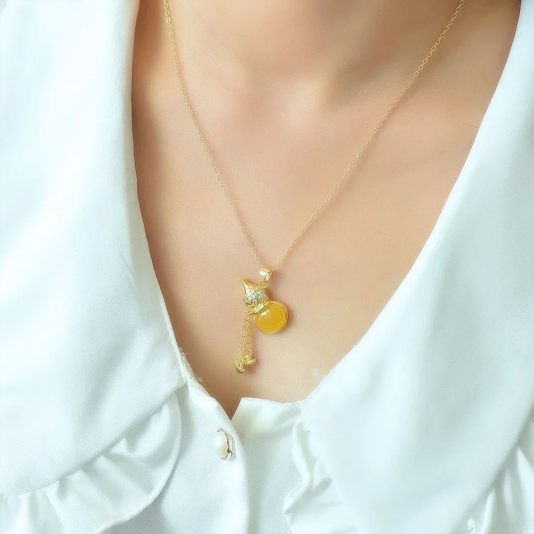 HOT Premium sense of inlay pure natural beeswax Fortune fashion pendant female simple light luxury necklace