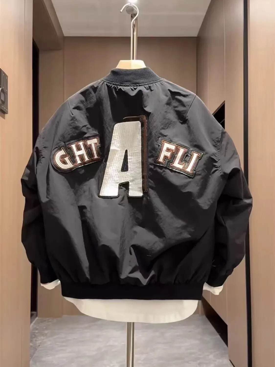 

Модная свободная мужская бейсбольная куртка, новая осенняя повседневная универсальная верхняя одежда для пар, приталенный крой, длинный рукав, на молнии...