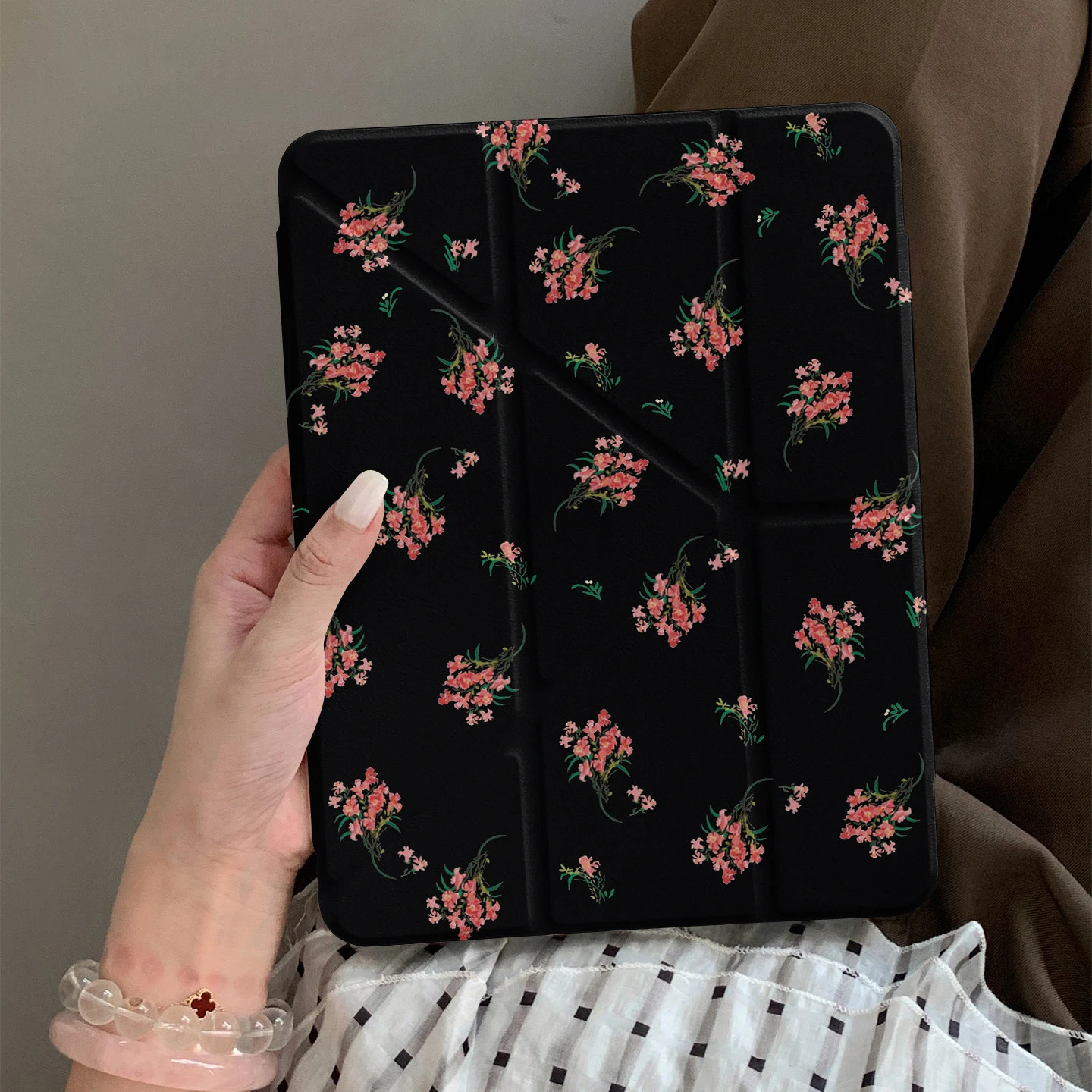 Ins Pearl Love Fragrant Flower Black Y2K Cover For iPad Pro 13 11th M5 M4 12.9 A16 10 8 7 9th 10th Air 11 M2 M3 Mini Tablet Case