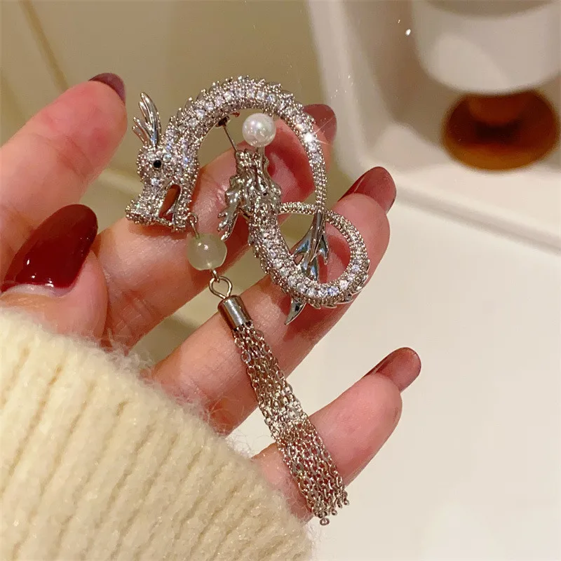 CC Sweater Pins Dragon Shape Brooches Gold Silver Color Zirconia Cheongsam Pins Tassel Temperament Chinese Style Corsage B153