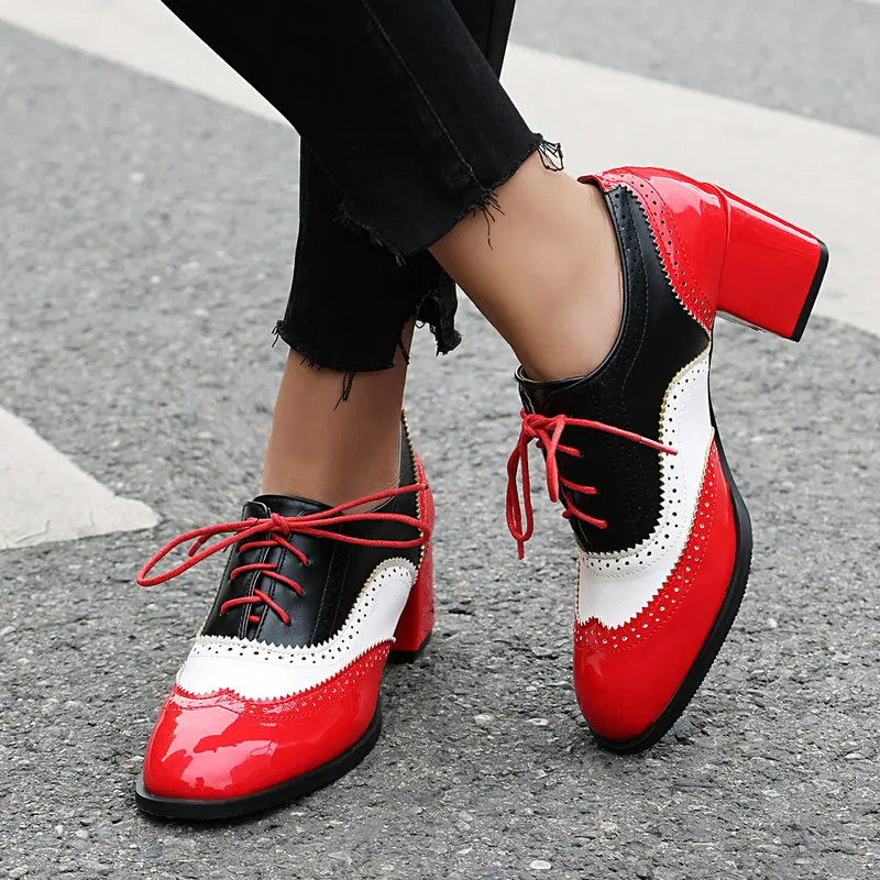 

Лакированные туфли-броги из искусственной кожи белого, красного цвета, разноцветные туфли-лодочки на квадратном массивном высоком каблуке со шнуровкой, большие размеры 46, 47, 48, зеленые оксфорды
