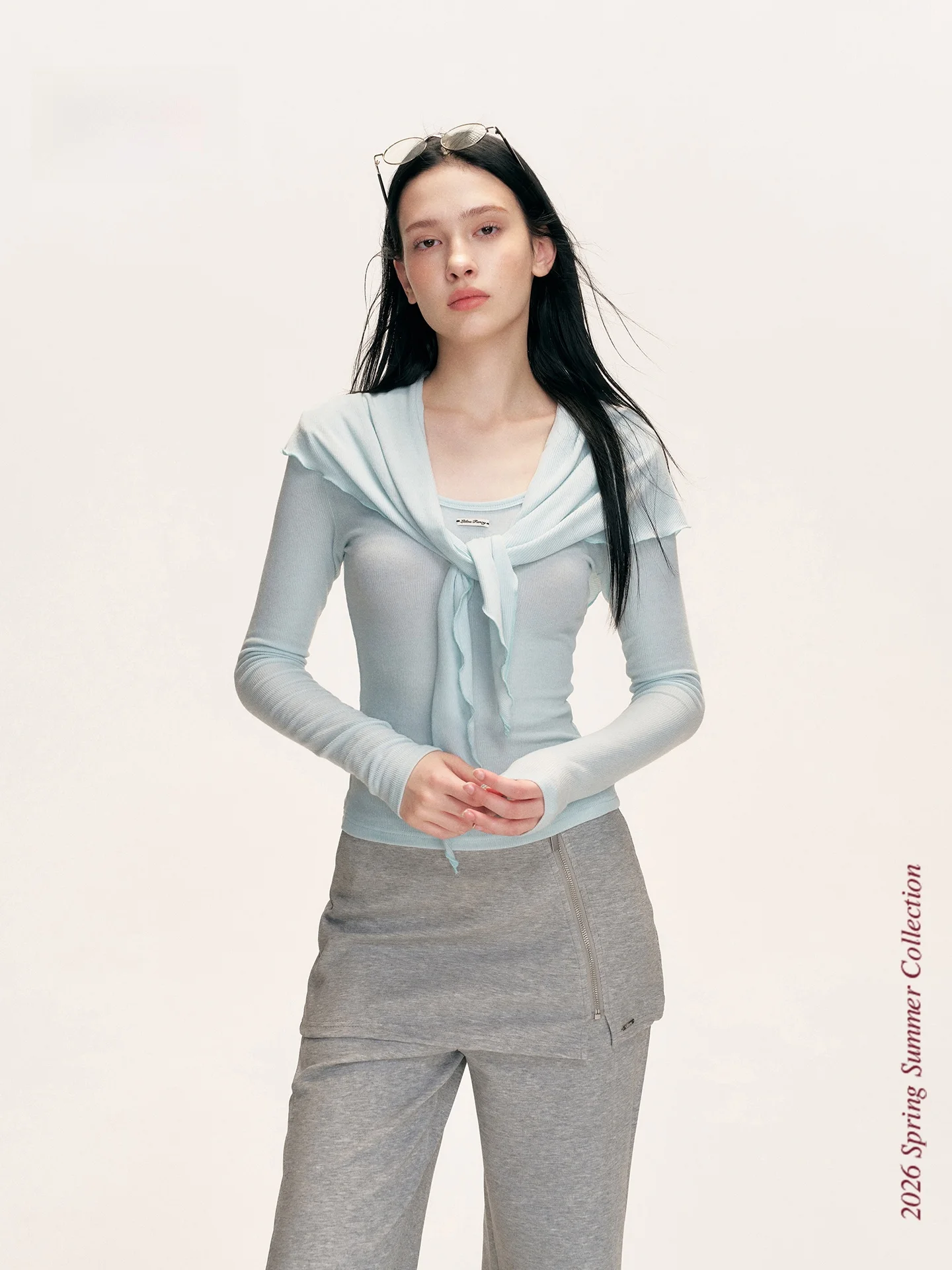 

Женский комплект Liilou Sportique: футболка с круглым вырезом, облегающая, с длинным рукавом, и шарф с волнистым узором, повседневный стиль