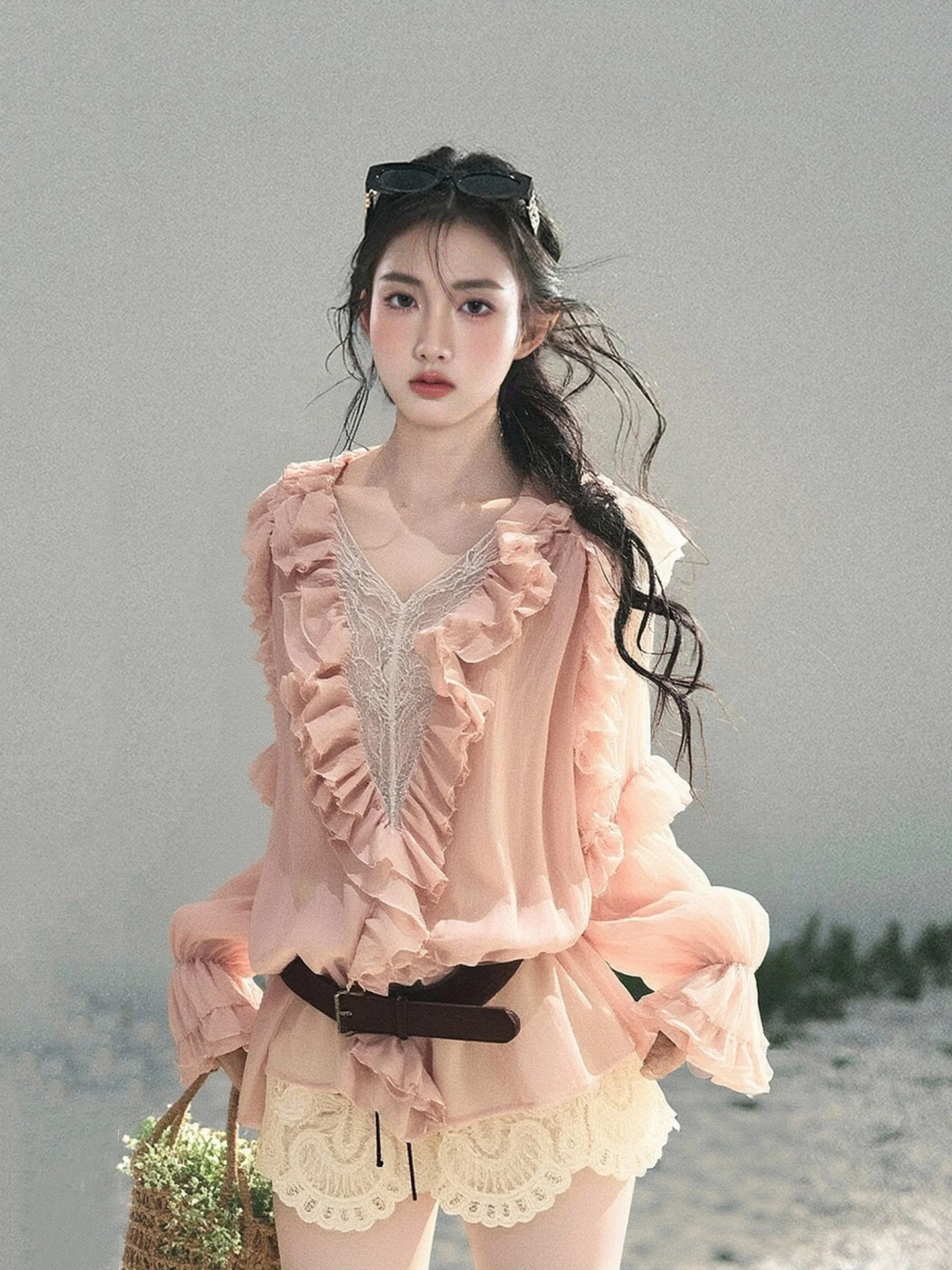 

LIXIAOWAN Women's Summer New V-neck Lace Splicing Hem Design Sweet Top Fashion French Style Loose Fit Long Sleeve Polyester