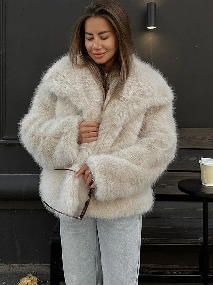 Giacca da donna in pelliccia sintetica di lusso Moda di strada Manica lunga Risvolto Cappotto femminile 2024 Inverno Addensare caldo Allentato Soffice Lady Outwears