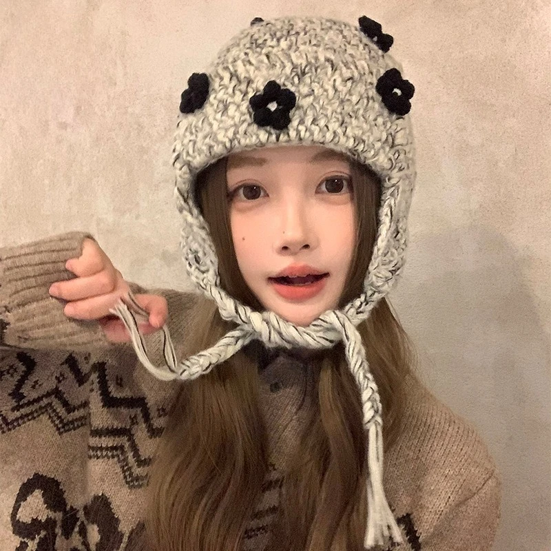 

Корейские модные вязаные шапки-пилоты с цветочным дизайном для женщин, зимние путешествия, теплая защита ушей, универсальные шапочки с ремешком