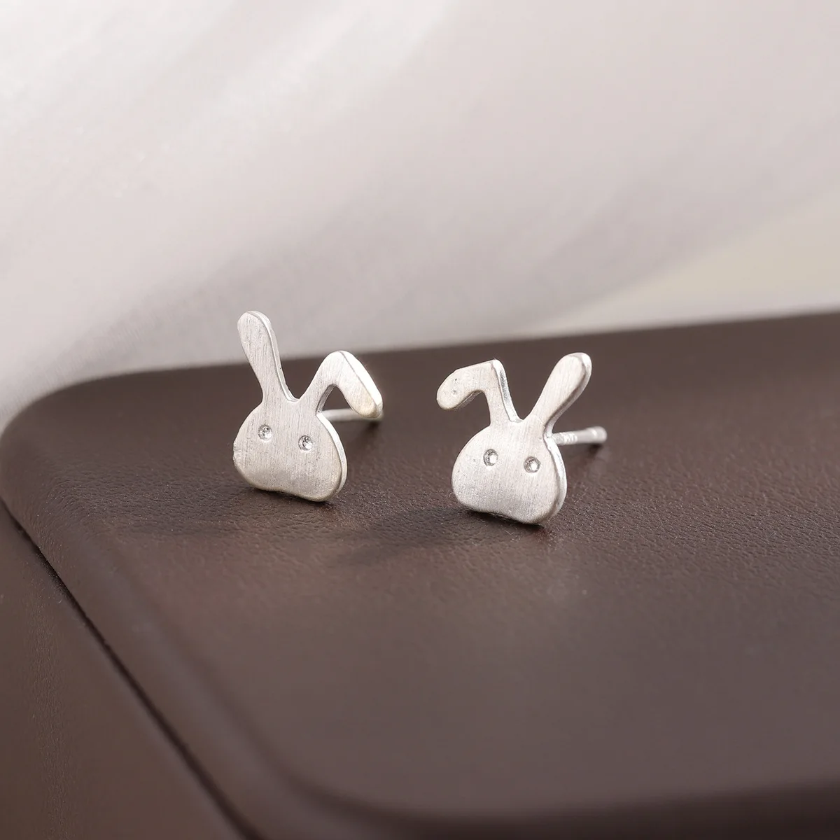 

New White Rabbit 925 Sterling Silver Jewelry Personality Simple And Lovely Brushed Animal Stud Earrings E260