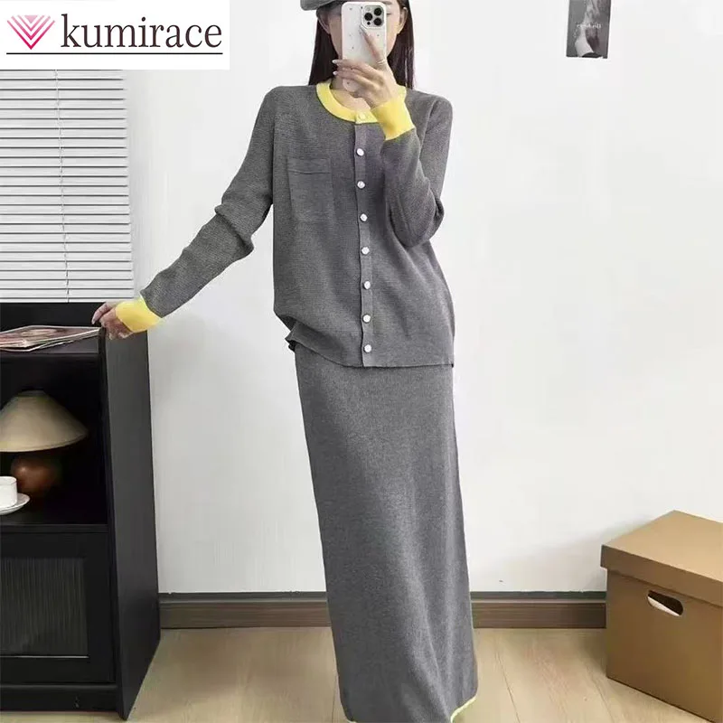 

Новинка 2025 года, контрастный цветной свитер, ранняя осень, женский корейский вариант, свободная трикотажная юбка, тонкий комплект с мясом и выглядом, платье