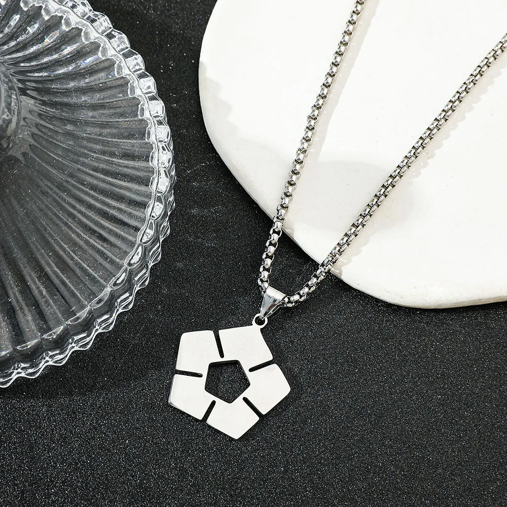 Modische Pentagon-Halskette Anime Cartoon Fußball-Symbol Edelstahl-Schmuck Kreative Cosplay-Accessoires Geschenk für Frauen Männer – Detail 3