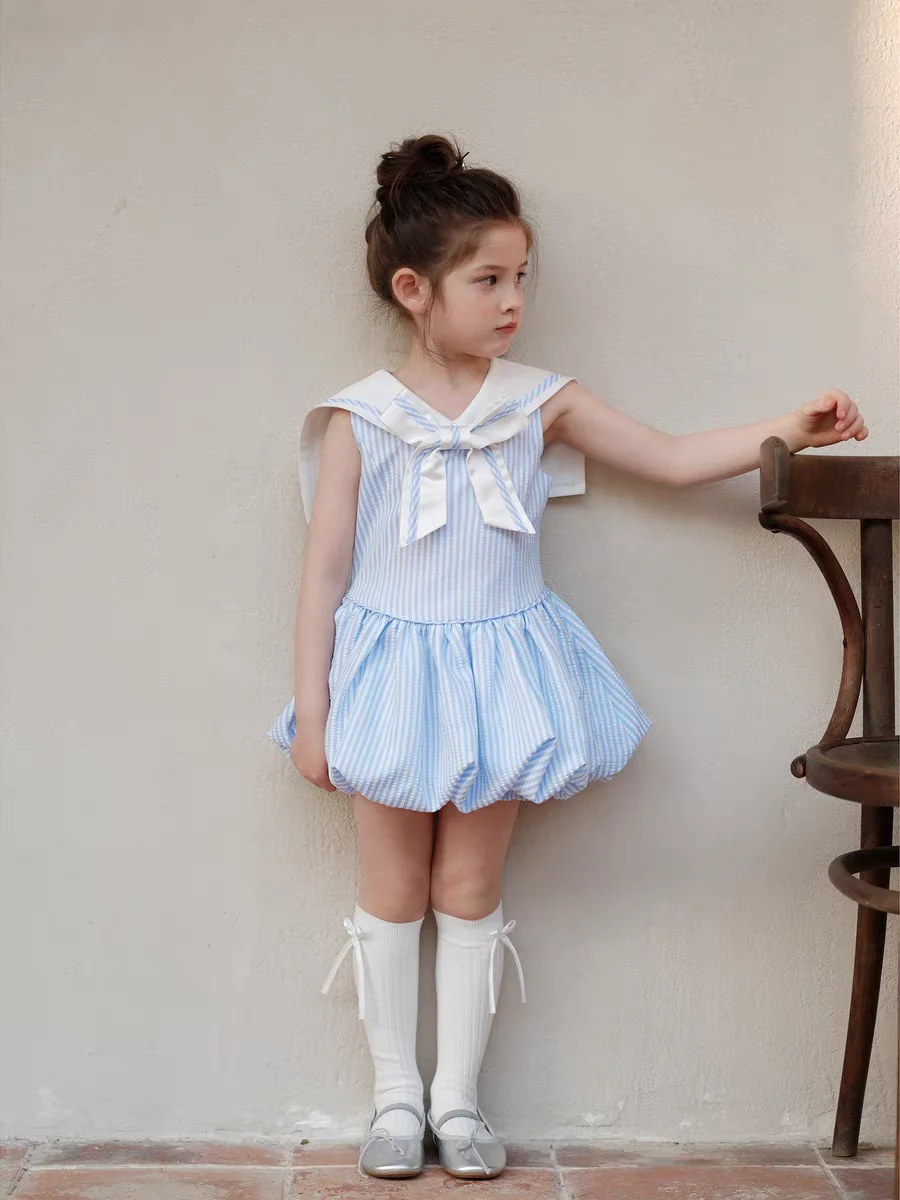 

Детское платье для малышей на весну-осень: синее в полоску с воротником-стойкой, в стиле колледж, с цветочным принтом